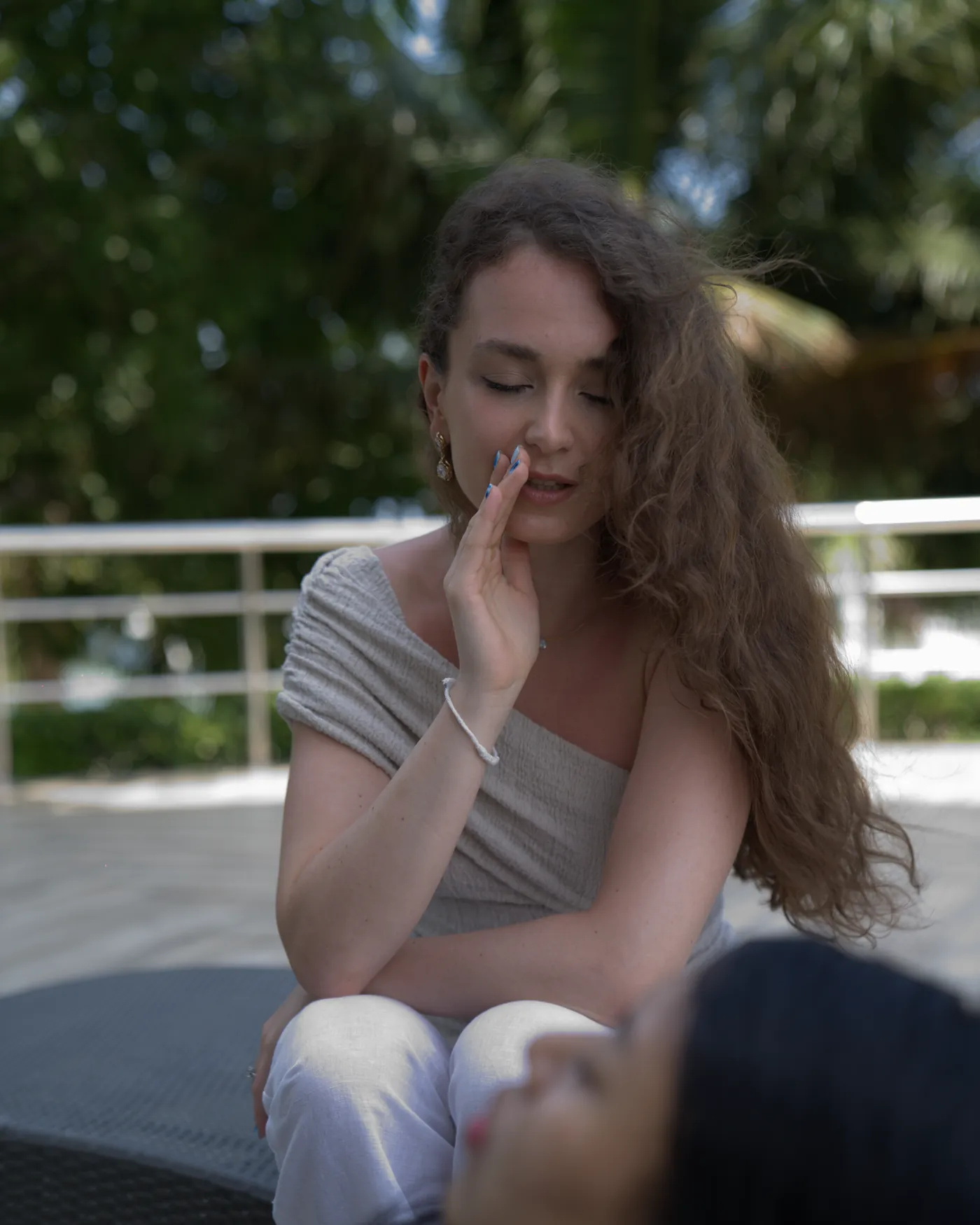 Zuzanna Garyga słuchająca podczas sesji